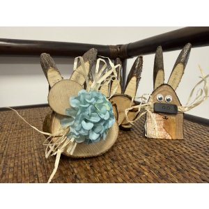 Figurka Zająca Eko z Błękitnym Kwiatem