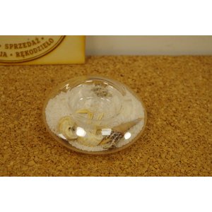 Szklany świecznik dekoracyjny z muszlami – morski tealight