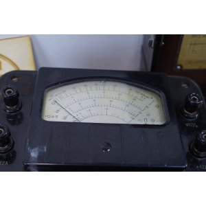 Radziecki miernik uniwersalny AWO-5M1 (АВО-5М1) – 1961 r. – analogowy multimetr w oryginalnej walizce