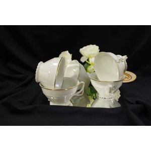 Komplet 5 filiżanek porcelanowych Bogucice ze złoceniami – Made in Poland, PRL