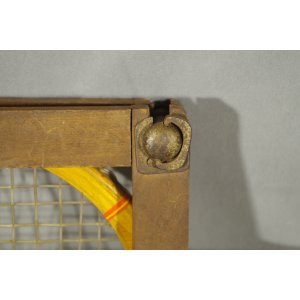 Drewniana rakieta tenisowa Pioneer z prasą vintage lata 60/70