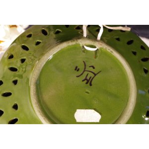 Ażurowy talerz ceramiczny ręcznie malowany – ceramika ludowa