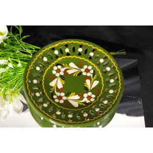 Ażurowy talerz ceramiczny ręcznie malowany – ceramika ludowa
