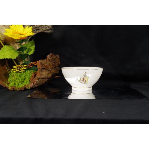 Chińska porcelanowa miseczka czarka z postacią i złoceniem