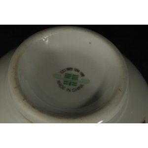 Chińska porcelanowa miseczka czarka z postacią i złoceniem