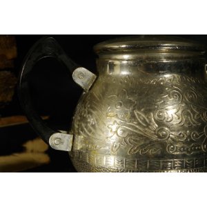 Radziecka metalowa cukiernica z pokrywką – ZSRR vintage