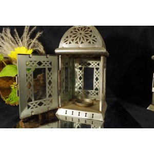 Komplet 2 metalowych latarenek lampionów na świece – ażurowe retro