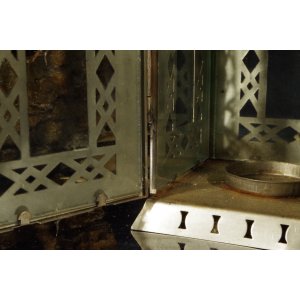 Komplet 2 metalowych latarenek lampionów na świece – ażurowe retro