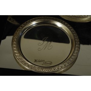 Vickhütten Privat – komplet 6 metalowych podstawek pod szklanki z monogramem JM – vintage