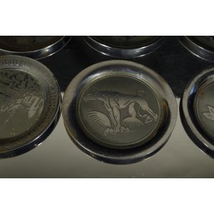 Vintage metalowe podstawki pod szklanki – 12 szt. – różne motywy