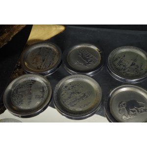 Vintage metalowe podstawki pod szklanki – 12 szt. – różne motywy