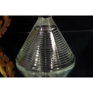 ''hortensja"Patera ,,kratka" szklana na nodze – szkło prasowane, geometryczny wzór, vintage