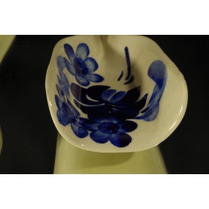 Ceramiczne łyżki ozdobne włocławek. Bez sygnatury, ale o charakterystycznych barwach ,,włocławka"  – kobaltowe kwiaty – 3 szt. – vintage PRL