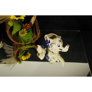 Figuralny czajniczek ceramiczny Słoń – kobaltowe kwiaty, vintage