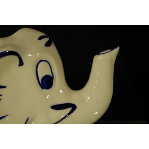 Figuralny czajniczek ceramiczny Słoń – kobaltowe kwiaty, vintage