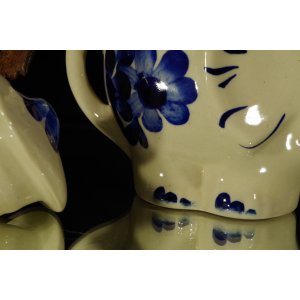 Figuralny czajniczek ceramiczny Słoń – kobaltowe kwiaty, vintage