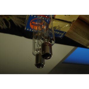 Tungsram 9405 DA 220 V 300 W B15 – lampa projekcyjna do projektora, NOS vintage